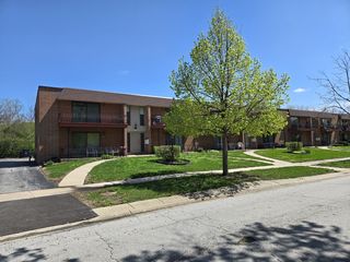 643 N  Carroll Pkwy #210B, Glenwood, IL 60425