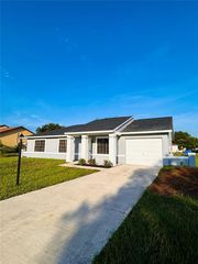 318 Oak Track Dr, Ocala, FL 34472