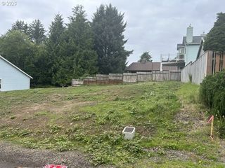 N  1st Ave, Rockaway Beach, OR 97136