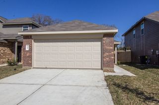 392 Upper Creek Dr, Willis, TX 77378