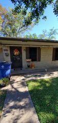 910 N  Arcola St, Angleton, TX 77515