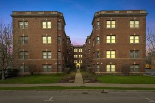 52 Forest Ave #2S, Riverside, IL 60546
