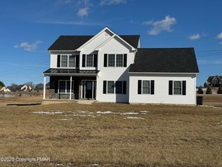 1330 Colony Ln, Pen Argyl, PA 18072