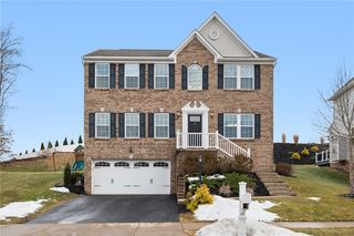 225 Foxwood Rd, Coraopolis, PA 15108