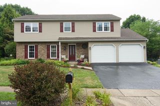 806 Apple Dr, Reading, PA 19610