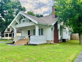 805 S  2nd St, Clinton, MO 64735