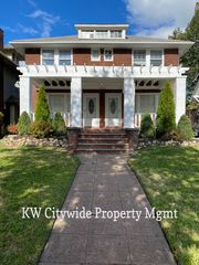 10806 Clifton Blvd, Cleveland, OH 44102