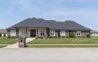 1686 Devonshire Dr, Seymour, IN 47274