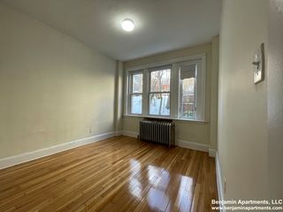 33-35 Lancaster Ter #204, Brookline, MA 02446