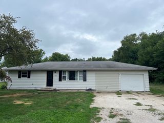 180 E  Southmoor Ave, Manito, IL 61546