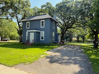 311 N  Grove St, Redwood Falls, MN 56283
