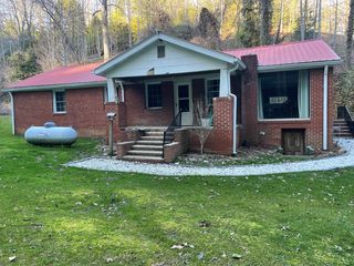 150 Bull Hollow Rd, Bryson City, NC 28713
