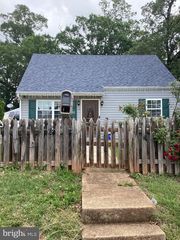 102 Tremont St, Manassas Park, VA 20111