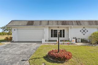 332 Club Manor Dr, Sun City Center, FL 33573