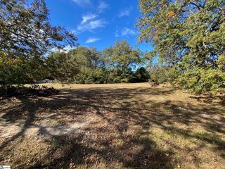 Colonial Acres Rd, Laurens, SC 29360