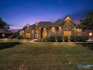 3112 Sandstone St SE, Owens X Rds, AL 35763