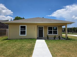 5051 Ventura Ln, Houston, TX 77021