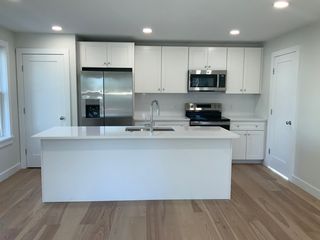 75 Court St #1D, Exeter, NH 03833