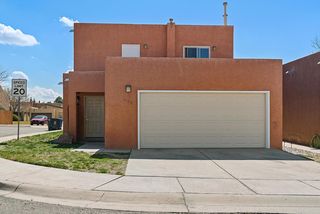 7108 Canary Ln NE, Albuquerque, NM 87109