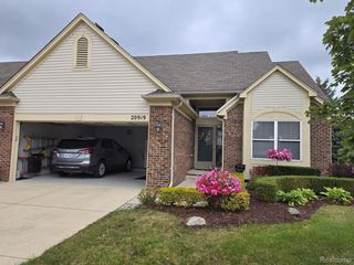 20919 Rockhill Dr, Macomb, MI 48044