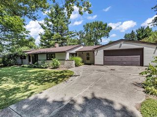 12777 Manchester Dr, Chesterland, OH 44026