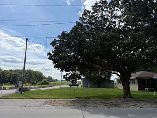 205 N  3rd St, Fisher, IL 61843
