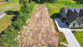 12739 N  Pointe Dr, Shelby Township, MI 48315