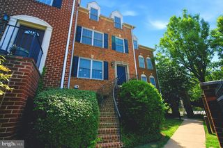 2402 N  Greenbrier Ct, Arlington, VA 22207