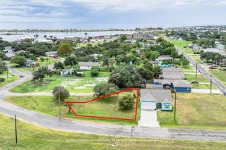 1421-1425 E  Linden St, Rockport, TX 78382
