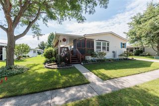 78 Periwinkle Dr, Olmsted Falls, OH 44138