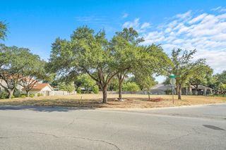 325 Manor Rd, Laredo, TX 78041