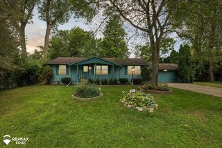 6426 Bonnie Dr, Flushing, MI 48433
