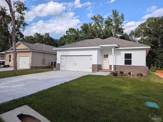 3028 N  11th Ave, Milton, FL 32583