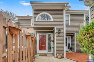 159 Grandview Ln, Mahwah, NJ 07430