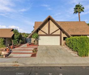 27175 Rio Garza Dr, Santa Clarita, CA 91354