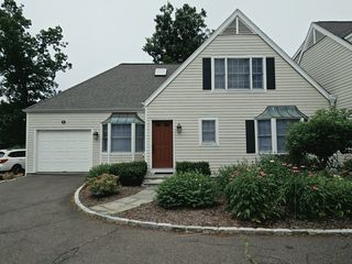 77 Forest St, New Canaan, CT 06840