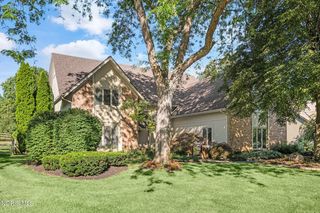 5303 Spring Creek Ln, Sylvania, OH 43560