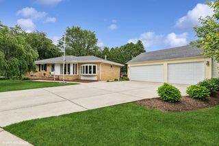 200 E  Park Ave, Bloomingdale, IL 60108