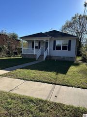 1203 N  12th St, Paducah, KY 42001