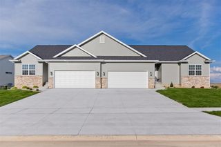 1950 Bowstring Dr, Marion, IA 52302
