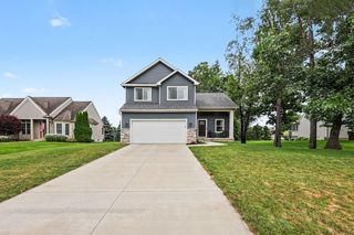 71 Dickens St, Spring Arbor, MI 49283