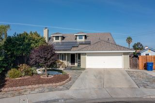 573 Cedarwood Ct, Los Banos, CA 93635