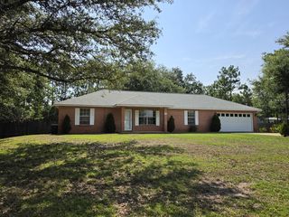 2501 Elkhart Dr, Navarre, FL 32566