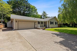 2750 NE Harney Dr, Newport, OR 97365