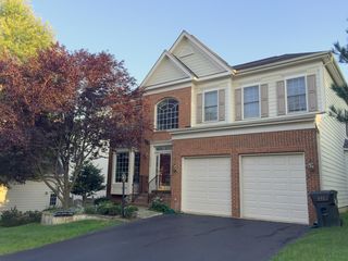 2339 Sandburg St, Dunn Loring, VA 22027