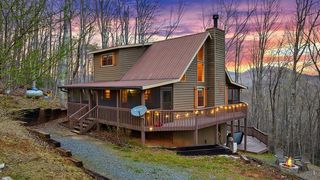 510 Wing Cir, Ellijay, GA 30536