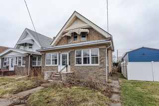3412 Maple St, Toledo, OH 43608