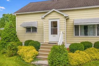 606 Reynolds Rd, Johnson City, NY 13790