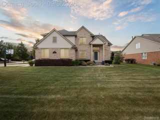 57611 Hawthorn Dr, Washington, MI 48094