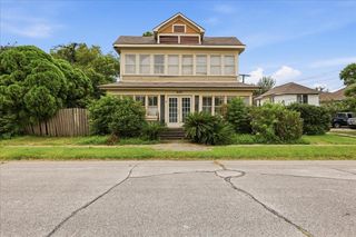 605 3rd St, Orange, TX 77630